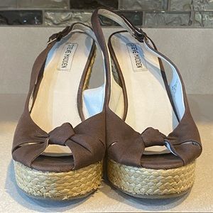💥STEVE MADDEN P VALYN BROWN PEEP-TOE WEDGES💥